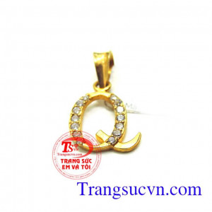 Mặt dây chữ Q bằng vàng tây 10k đảm bảo chất lượng - Uy tín. bạn có thể đặt theo chữ cái đầu của bạn từ A-Z đảm bảo bạn sẽ có món quà ý nghĩa trong dịp sinh nhật hoặc các ngày kỷ niệm Mặt dây chữ Q
