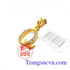 Mặt dây chữ Q bằng vàng tây 10k đảm bảo chất lượng - Uy tín. bạn có thể đặt theo chữ cái đầu của bạn từ A-Z đảm bảo bạn sẽ có món quà ý nghĩa trong dịp sinh nhật hoặc các ngày kỷ niệm Mặt dây chữ Q