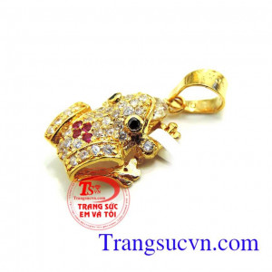 Mặt cóc ngậm tiền nó có thể giúp bạn giải quyết hầu hết các vấn đề về tiền bạc mặt dây chuyền phong thủy cóc ngậm tiền Kiểu mẫu đa dạng, Tinh tế,Trang sức cao cấp Tôn vinh Đẳng cấp Mặt dây chuyền vàng tây