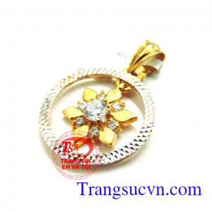 Mặt dây chuyền mặt trời Dây chuyền được thiết kế tinh tế, sang trọng với kiểu dáng thanh mảnh,Với thiết kế hình mặt trời ấn tượng, dây chuyền rất thích hợp làm quà tặng Mặt dây chuyền mặt trời