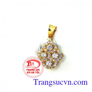 Vàng tây đá kết sản phẩm mặt dây nữ quyến rũ,xinh đẹp với chi tiêt đẹp,mảnh tinh tế, kết hợp cùng dây chuyền nữ hợp thời trang bộ trang sức vàng đảo bảo,Uy tín