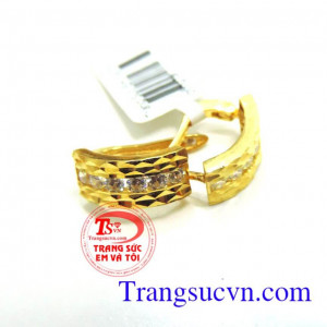 Bông tai vàng tây Năm nay, xu hướng lựa chọn những mẫu hoa tai vàng tây được khá nhiều các bạn nữ lựa chọn bởi vẻ đẹp sang trọng Những mẫu hoa tai vàng tây mới nhất dành cho phái đẹp với thiết kế tỉ mỉ, bền đẹp mang lại vẻ đẹp sang trọng , quý phái