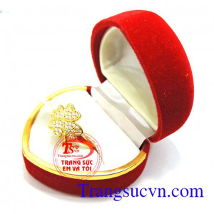 Nhẫn nữ Cỏ bốn lá