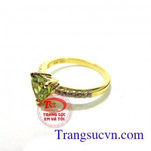 hiếc nhẫn nữ quý phái và hộ mệnh,hợp thời trang,Uy tín đảm bảo đá peridot thiên nhiên 100%