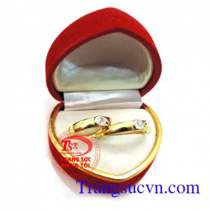 Nhẫn cưới giá rẻ trái tim là sản phẩm được chế tác tinh xảo từ vàng 10k chuẩn chất lượng.