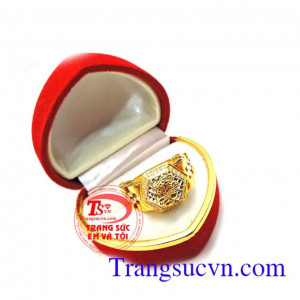 Nhẫn rồng mắt xính đồng hồ