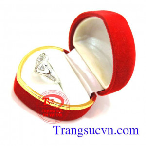 Nhẫn nữ trái tim vàng trắng