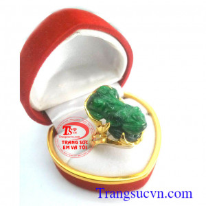 Nhẫn nữ tỳ hưu xanh ngọc