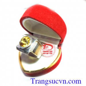 Nhẫn thạch anh vàng bạc Thạch anh vàng giải tỏa sự bế tắc giúp cho tâm hồn sảng khoái. Không những thế, loại thạch anh này còn có tác dụng lọc máu, thúc đẩy vùng thận Thạch anh vàng là viên đá kinh doanh đem lại vận may tài lộc buôn may bán đắt và làm giả