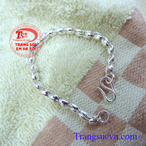 Lắc tay bạc đeo