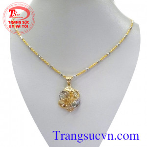 Bộ dây chuyền vàng tây hoa Sản phẩm mặt dây chuyền nữ phù hợp mọi lứa tuổi, hợp thời trang và sang trọng quý phái dễ kết hợp với trang phục.