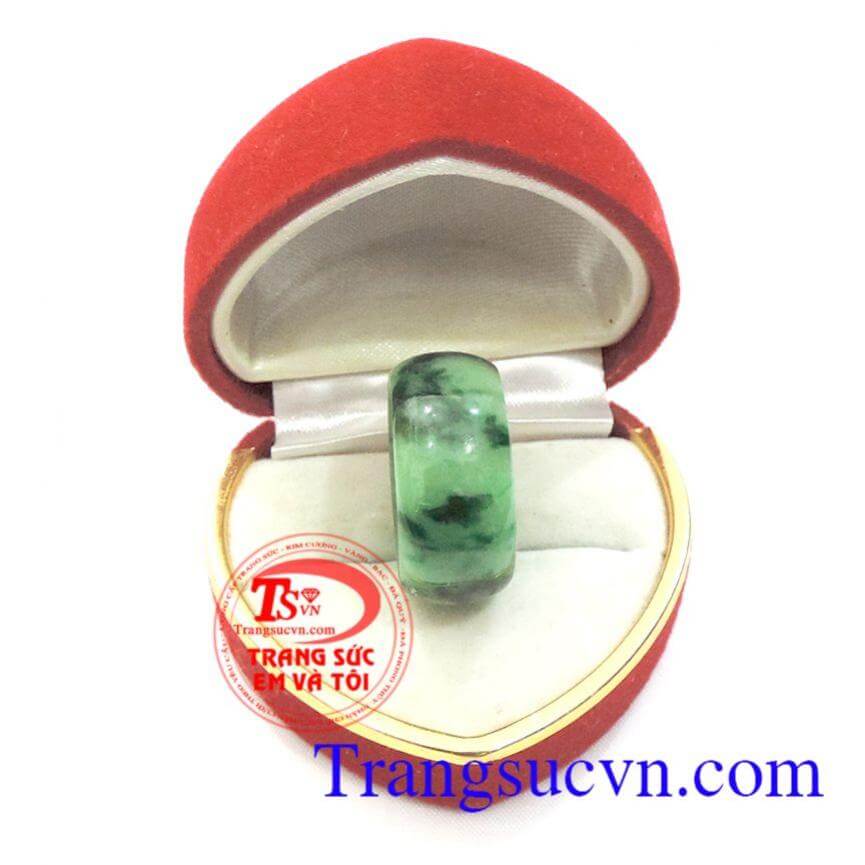 Nhẫn jadeite quý phái
