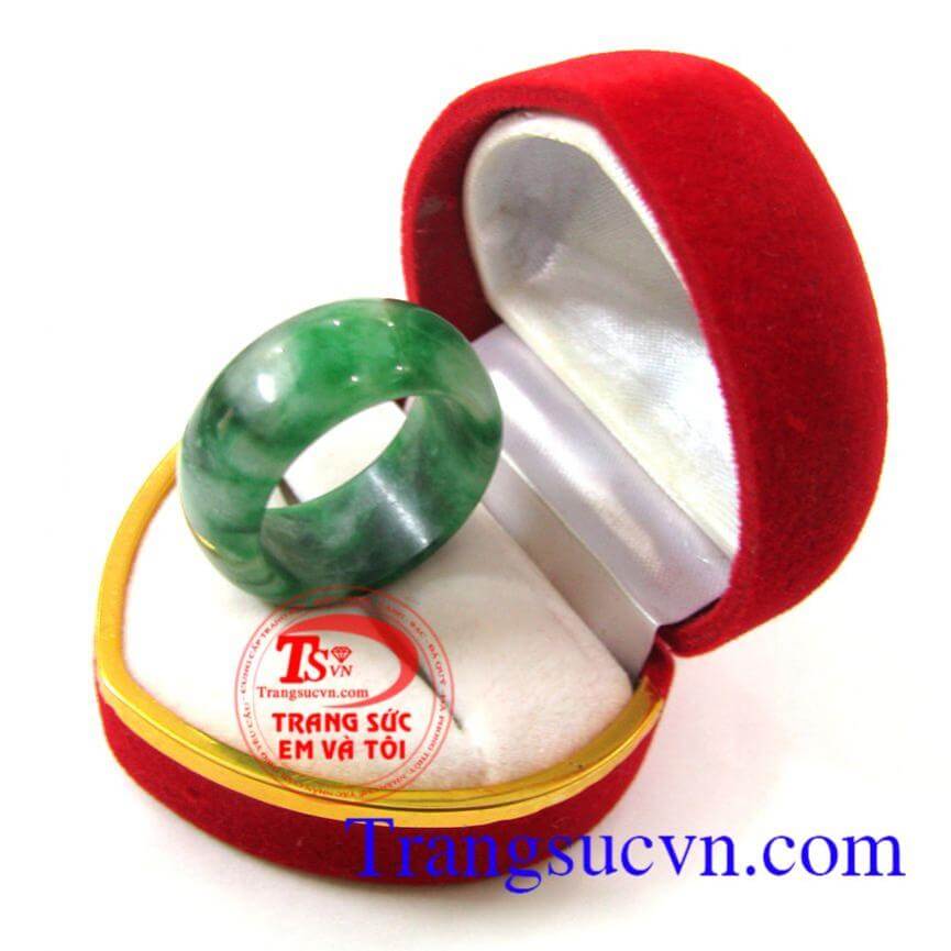 Ngọc jadeite nhẫn