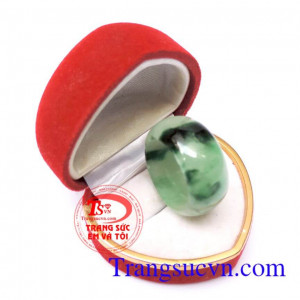 Nhẫn Jadeite thiên nhiên