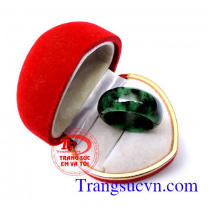 Nhẫn Jadeite thiên nhiên