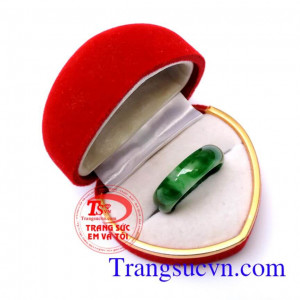 Nhẫn Jadeite thiên nhiên