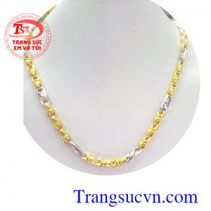 Dây chuyền đa dạng mẫu dây vàng và kiểu phù hợp mọi lứa luổi có thể đeo làm tôn lê sự tinh tế và lịch lãm cho bản thân