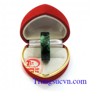 Nhẫn cẩm thạch Jadeite