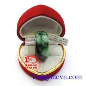 Nhẫn cẩm thạch thiên nhiên Jadeite