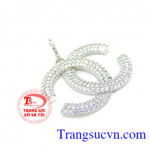 Bộ nữ trang 18k là món quà tặng thanh lịch dành tặng cho người thân thương.