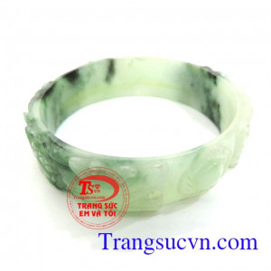 Vòng ngọc cẩm chạm rồng