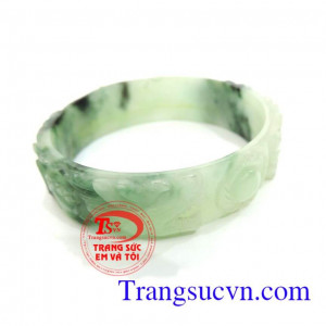 Vòng ngọc cẩm chạm rồng