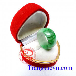 Nhẫn Jadeite thiên nhiên