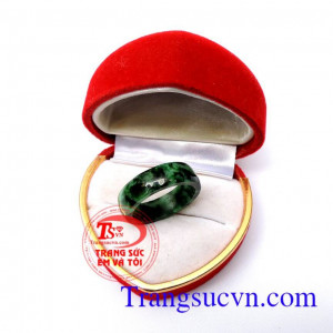 Nhẫn Jadeite thiên nhiên