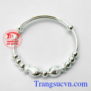 Đôi cá chép bạc lắc đáng yêu