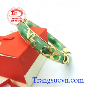 Vòng cẩm thạch hoa văn vàng