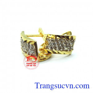 Đôi hoa tai vàng mốt thương hiệu Em và Tôi đảm bảo về chất lượng vàng.
