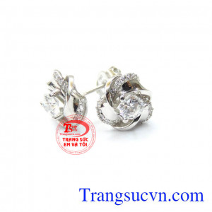 Hoa tai 18k Ý Quý phái được nhiều cô gái yêu thích và lựa chọn