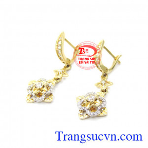 Hoa tai vàng ý 18k sang trọng thương hiệu trang sức Em và Tôi uy tín hàng đầu, đảm bảo chất lượng.