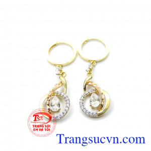 Đôi hoa tai nữ Italy 750 đảm bảo chất lượng vàng,bền đẹp,sáng bóng,hoa tai vàng 18k nhập khẩu Italy hợp thời trang và trang phục.