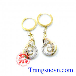 Đôi hoa tai nữ Italy mang lại vẻ thanh lịch, thanh thoát cho người đeo. Đôi hoa tai nữ Italy đẹp