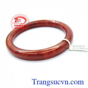 Vòng tay màu đỏ may mắn