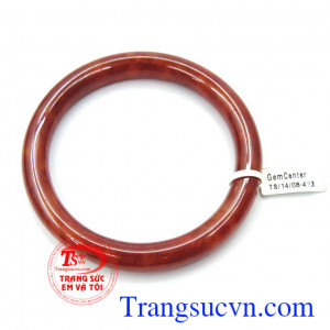 Vòng tay màu đỏ may mắn