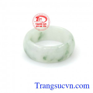 Nhẫn ngọc phỉ thúy độc