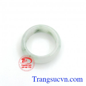 Nhẫn ngọc phỉ thúy độc