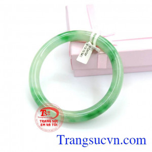 Vòng cẩm thạch vân xanh đẹp.