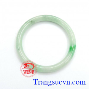 Vòng ngọc vân xanh thời trang.