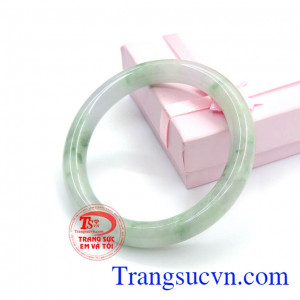 Chiếc vòng ngọc thời trang