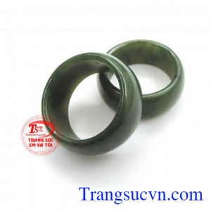 Nhẫn ngọc bích ngón út là nhẫn phong thuỷ tên quốc tế Nephirer đem lại sức khoẻ,tốt cho thận.Nhẫn ngọc nephrit tự nhiên nhập khẩu, giá rẻ đảm bảo uy tín