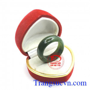 Nhẫn đeo đẹp bền tinh tế