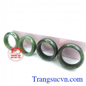 Nhẫn đeo đẹp bền tinh tế