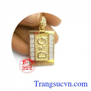 Mặt dây hàng hiệu đảm bảo hàm lượng vàng,chiếc mặt dây chuyền tinh tế,đeo hợp thời trang,đeo cùng mặt dây chuyền vàng. 