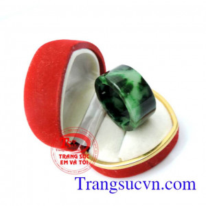 Nhẫn vuông ngọc phỉ thúy