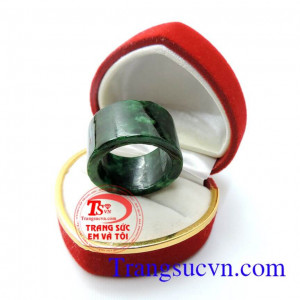 Nhẫn ngọc đeo ngón cái