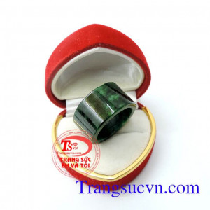 Nhẫn ngọc đeo ngón cái