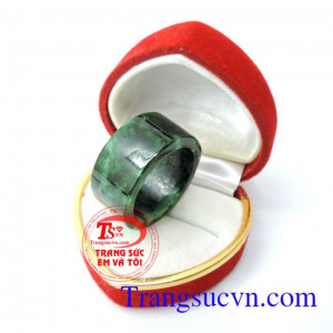 Nhẫn ngọc tự nhiên Jadeite